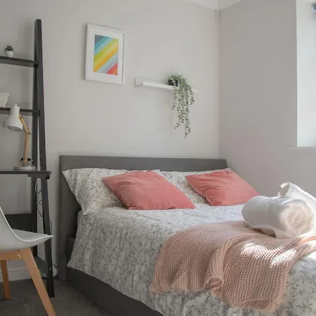 Lovely 3-Bedroom Apartment In Colchester Buitenkant foto