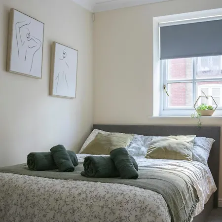 Lovely 3-Bedroom Apartment In Colchester Buitenkant foto